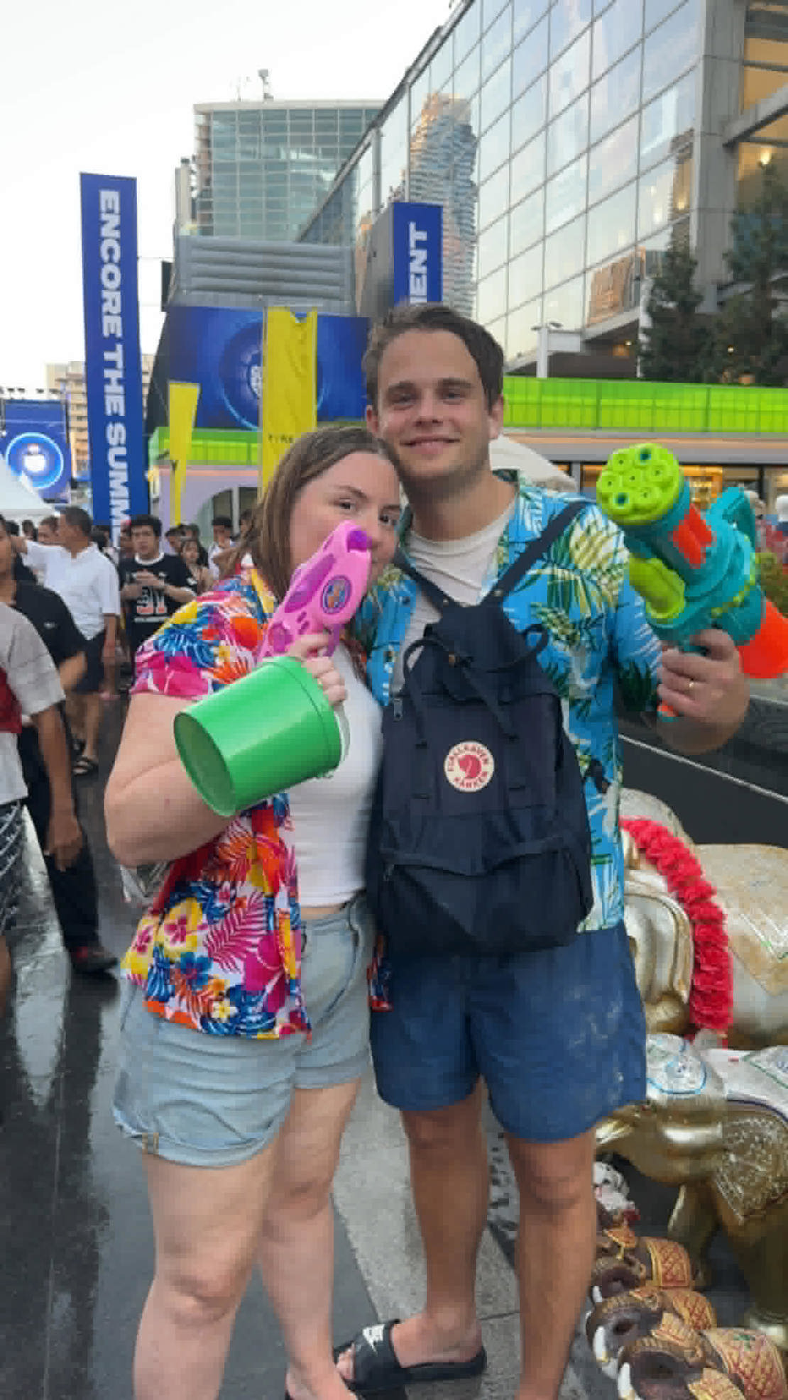 En av Songkran-dagene reiste vi til Central World, sentrum av Bangkok