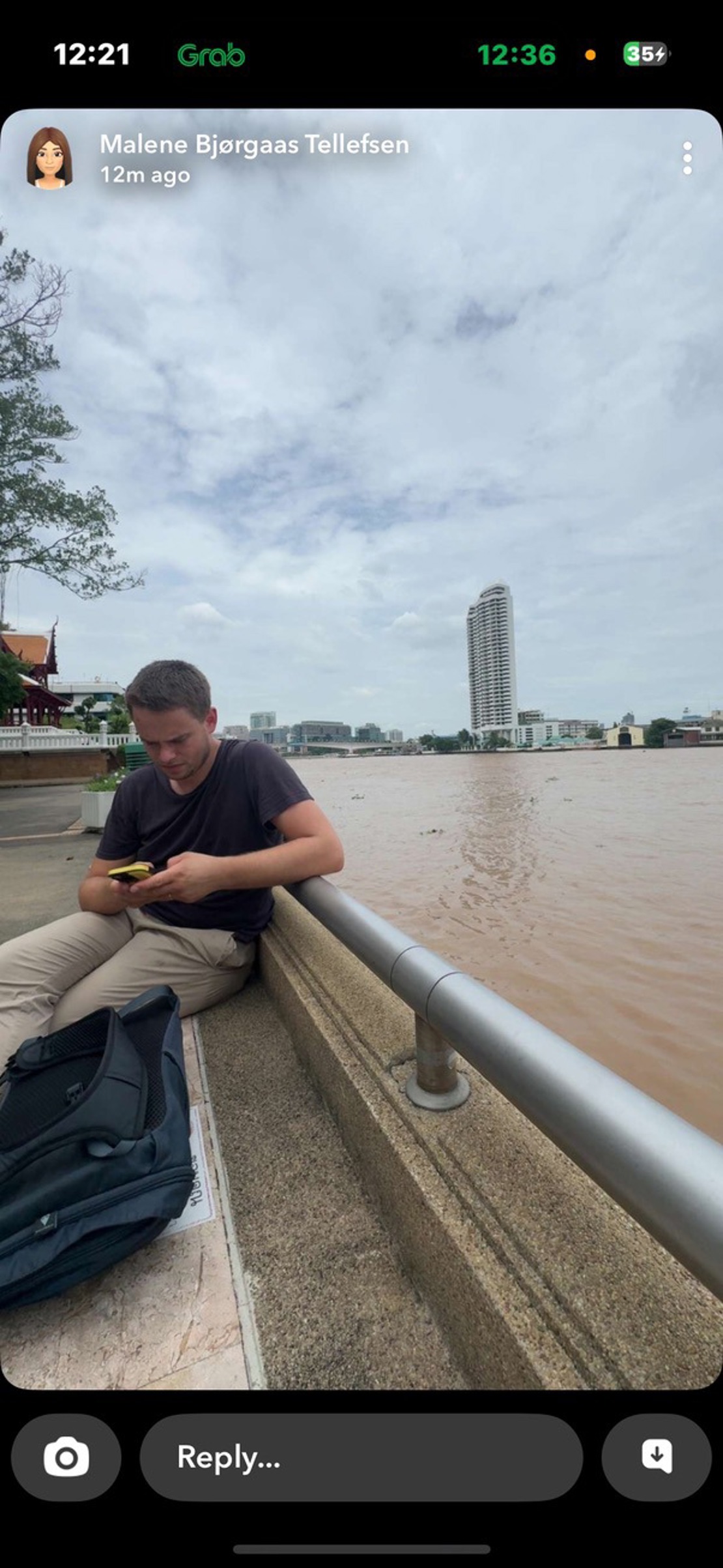 På tur langs Chao Phraya elven som renner gjennom Bangkok