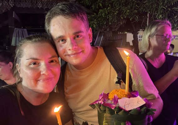 Ole og Malene feirer Loy Krathong