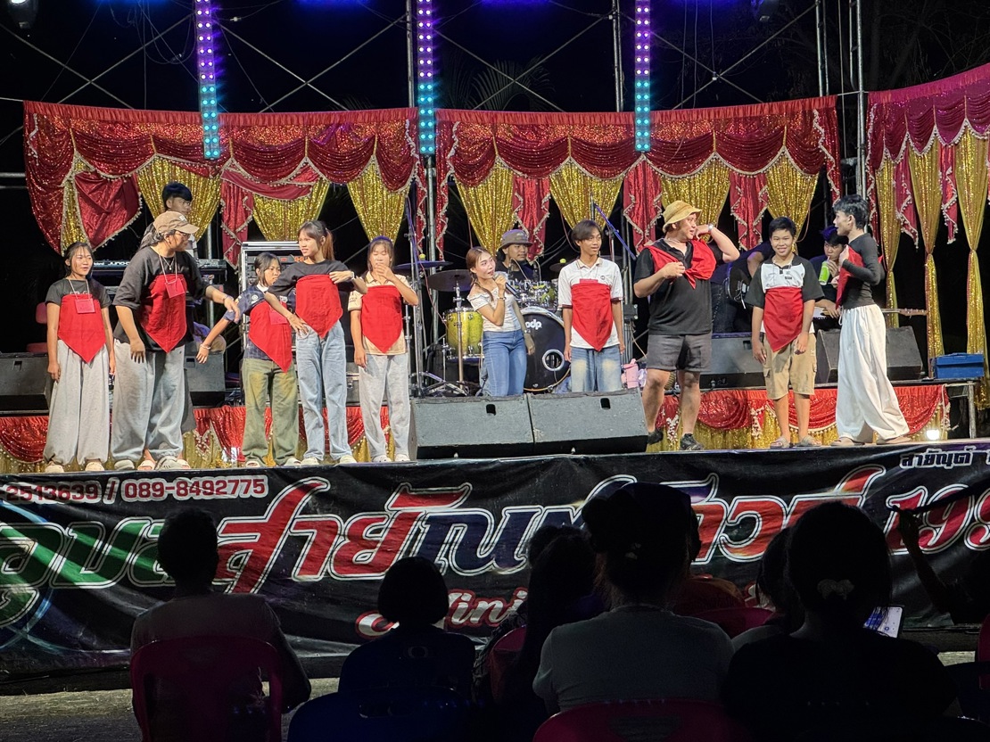 Gruppe rød presenterer sin dans i dansekonkurranse