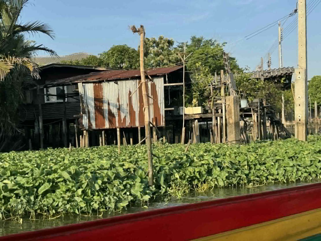 Kult bygg vi så under båttur i Bangkok kanalene