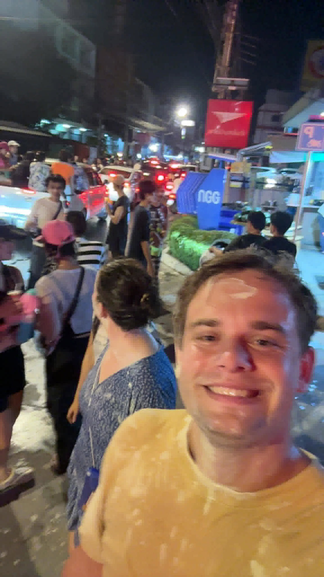 Ole tar vakkert selfie under Songkran feiringen